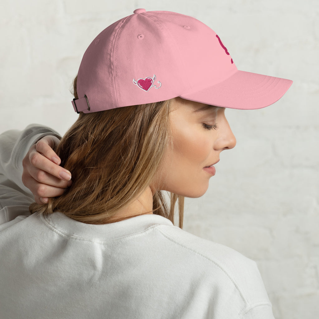 UN LOGO DAD HATS IN 9 DIFFERENT COLORS