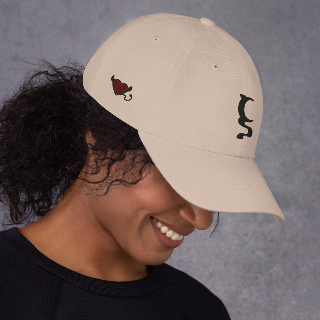 UN LOGO DAD HATS IN 9 DIFFERENT COLORS